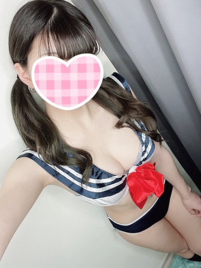 じゅり【距離感近すぎ】ガチ細身巨乳鬼美脚で色白さんの写真